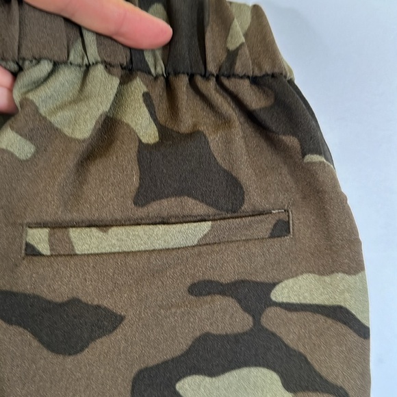 Banana Republic camo pants - Picture 4 of 4